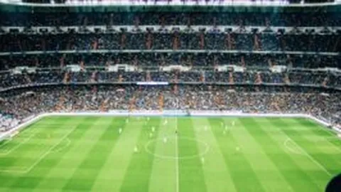 萨拉赫梅开二度，努涅斯助利物浦3-1逆袭曼城夺冠